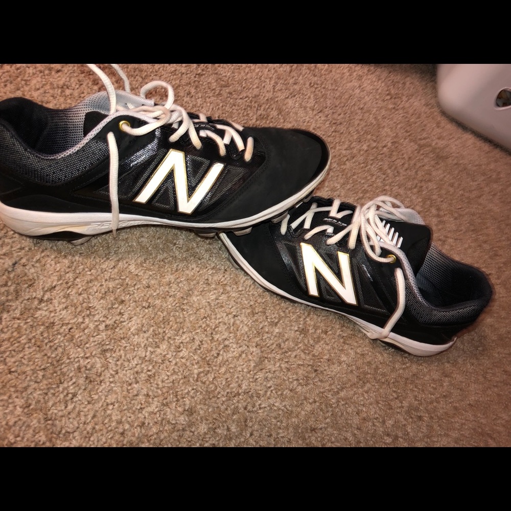 New Balance molded baseball cleats